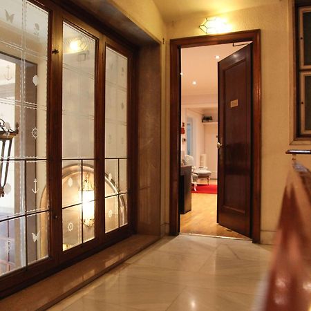Petit Hotel Барселона Екстериор снимка