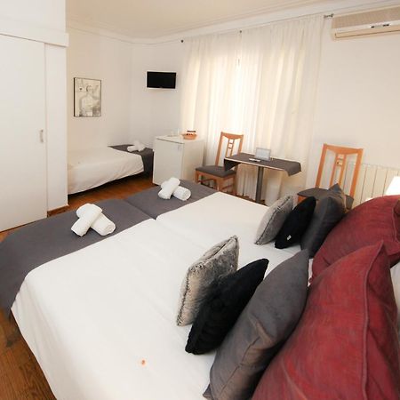 Petit Hotel Барселона Екстериор снимка