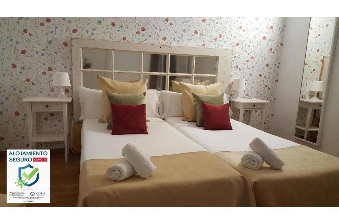 Petit Hotel Барселона Екстериор снимка