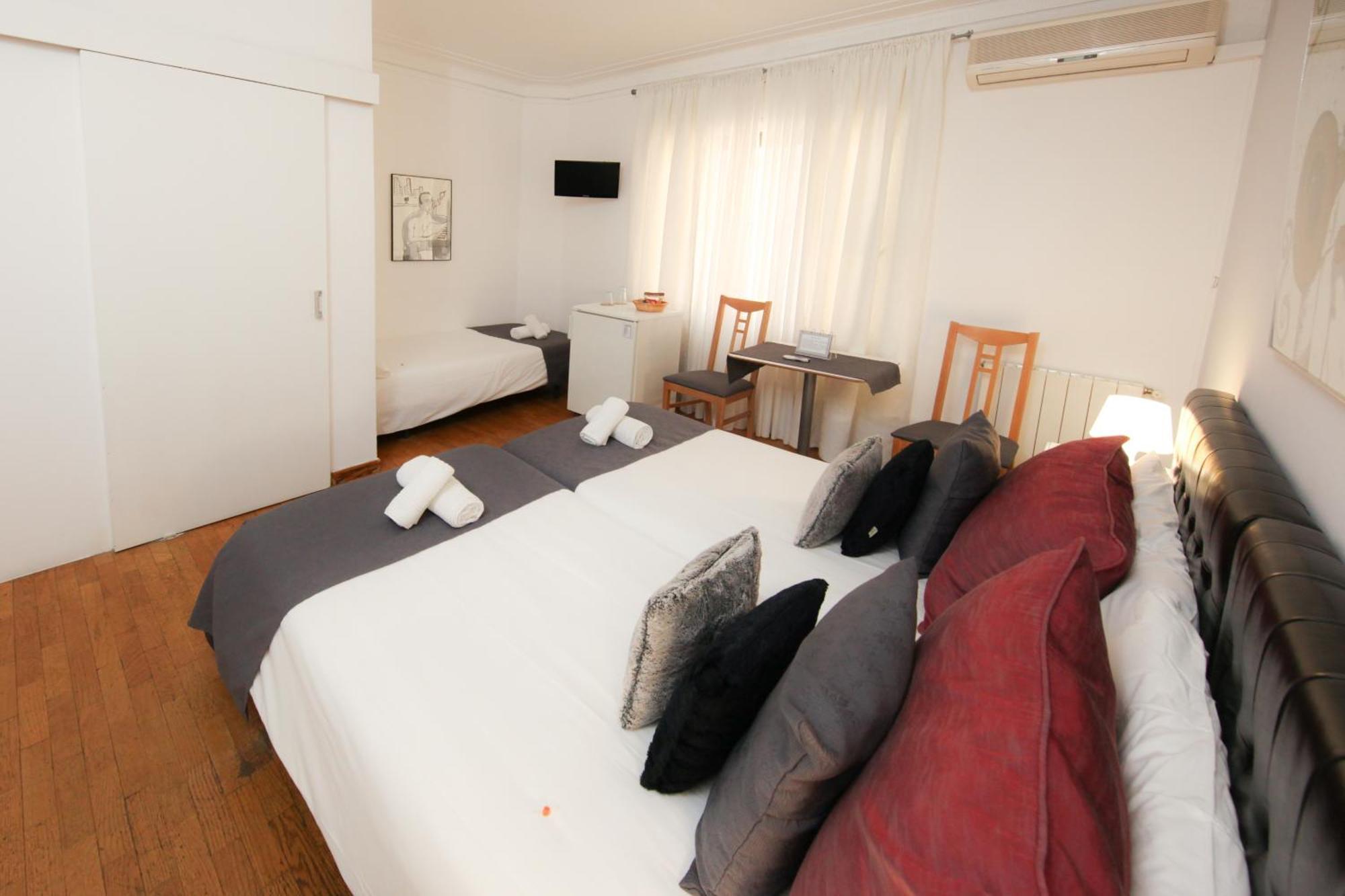 Petit Hotel Барселона Екстериор снимка