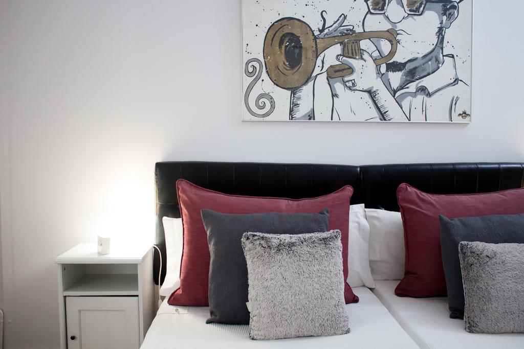 Petit Hotel Барселона Екстериор снимка
