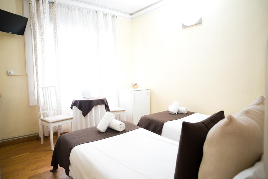 Petit Hotel Барселона Екстериор снимка