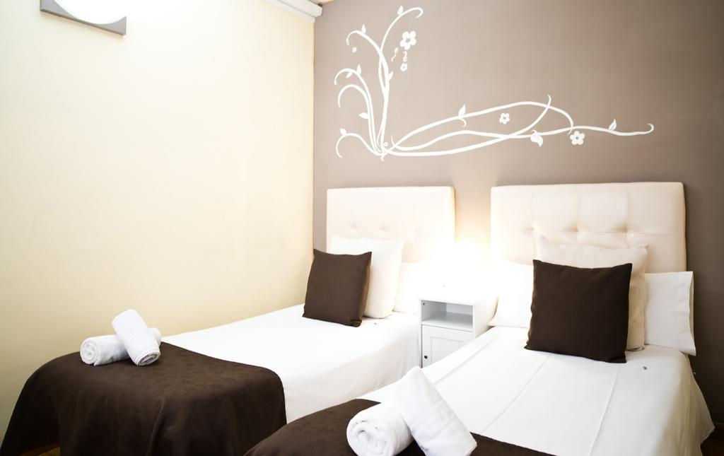 Petit Hotel Барселона Екстериор снимка