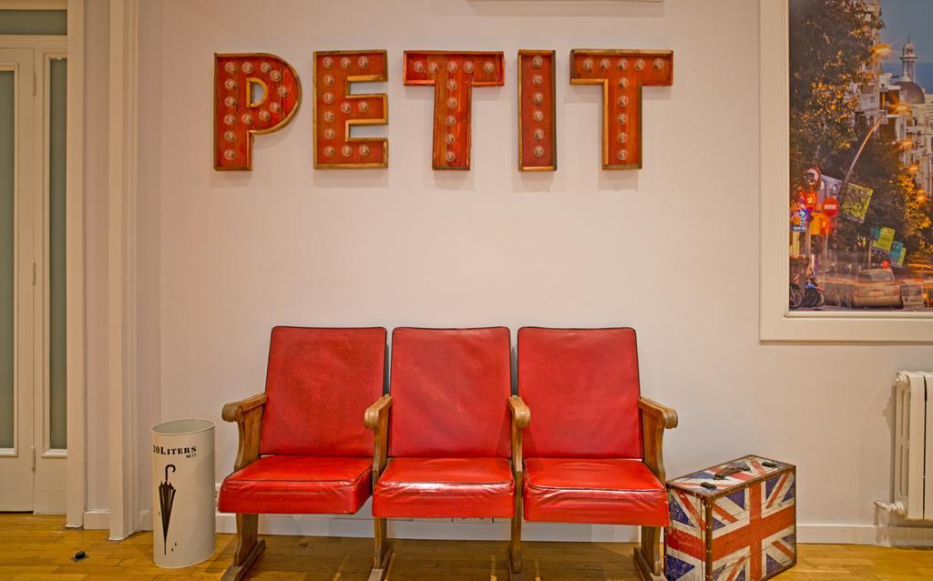 Petit Hotel Барселона Екстериор снимка