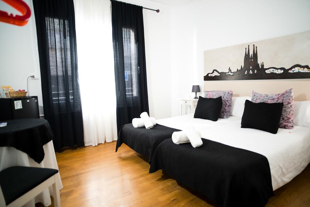 Petit Hotel Барселона Екстериор снимка
