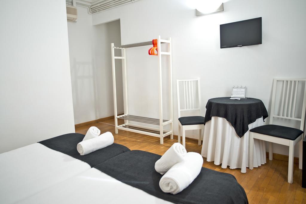 Petit Hotel Барселона Екстериор снимка