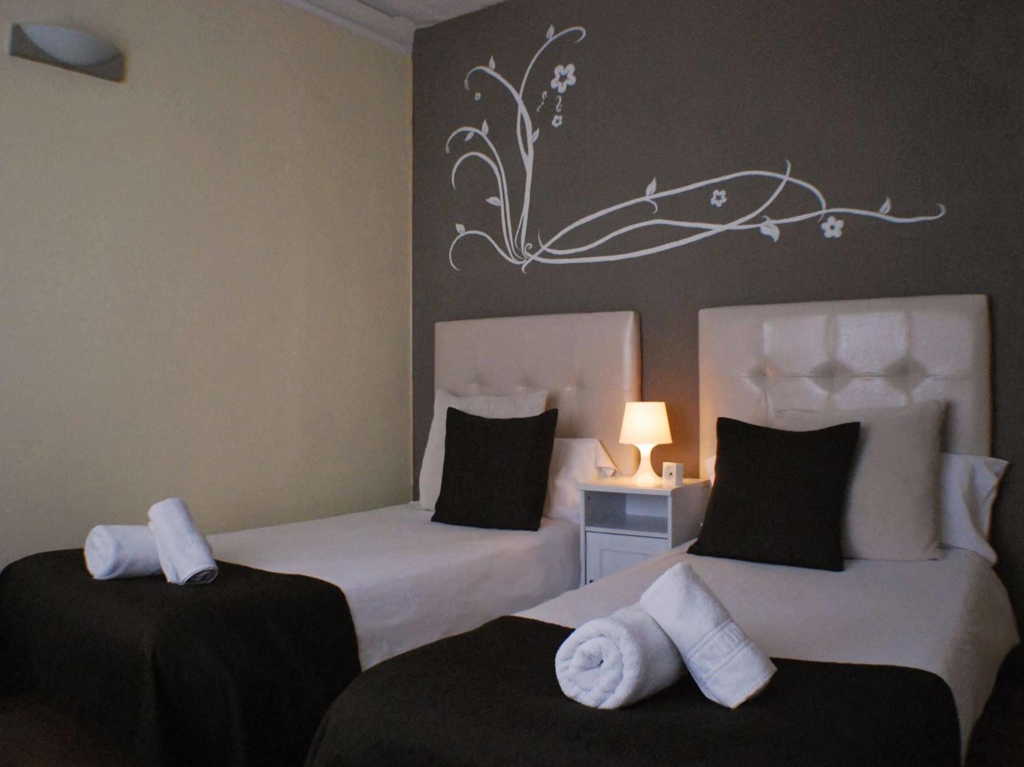 Petit Hotel Барселона Екстериор снимка