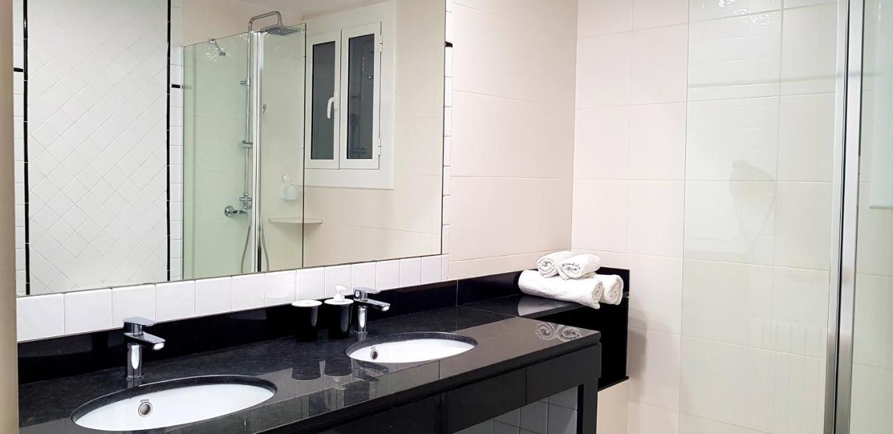 Petit Hotel Барселона Екстериор снимка